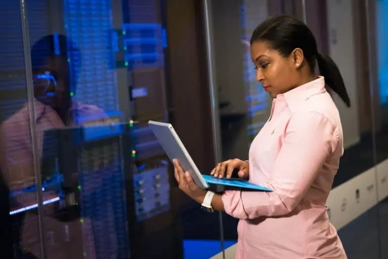 Woman using a computer_AutoRABIT