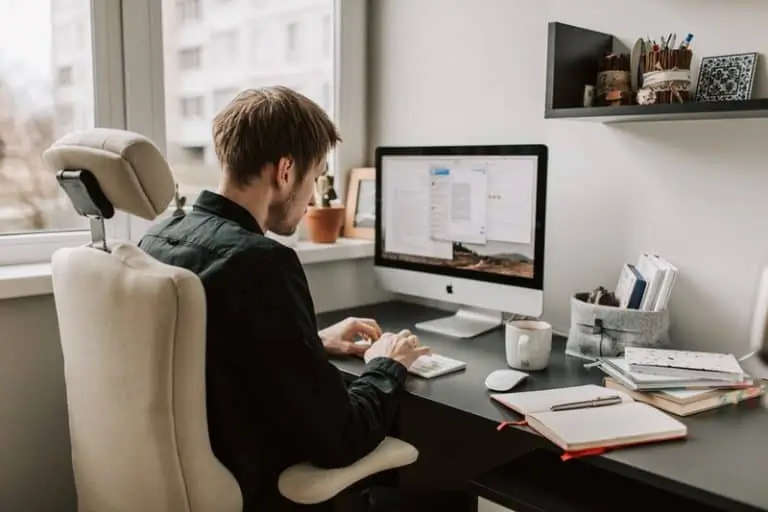 Man using computer_AutoRABIT