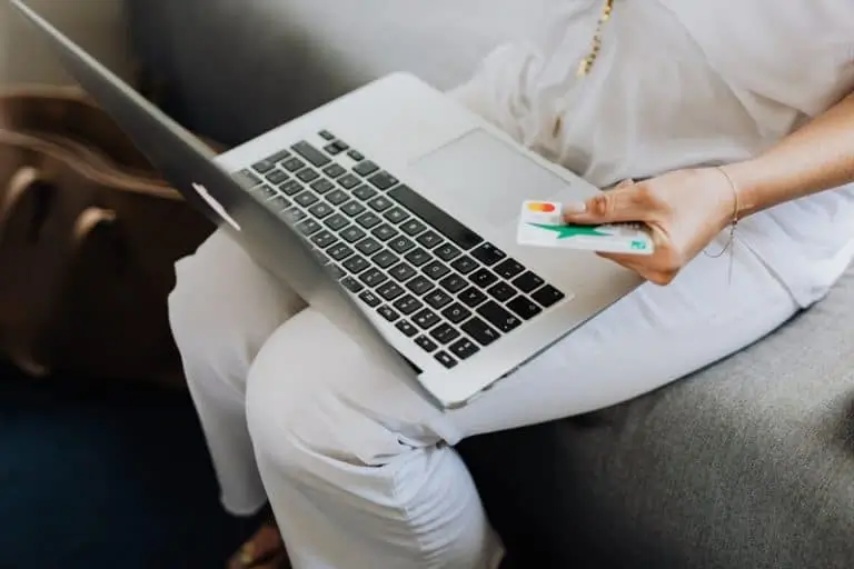 woman using computer for purchase_AutoRABIT